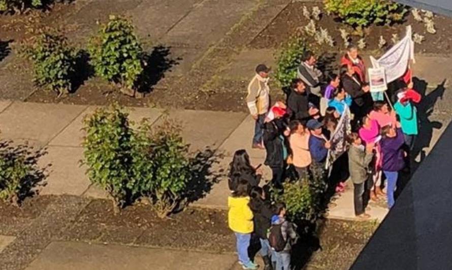 Habitantes de Isla Maillen protestan en la Intendencia