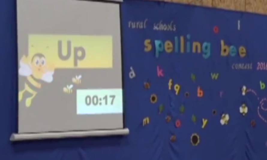 Primer concurso de Spelling Bee/ Deletreo de palabras en inglés 