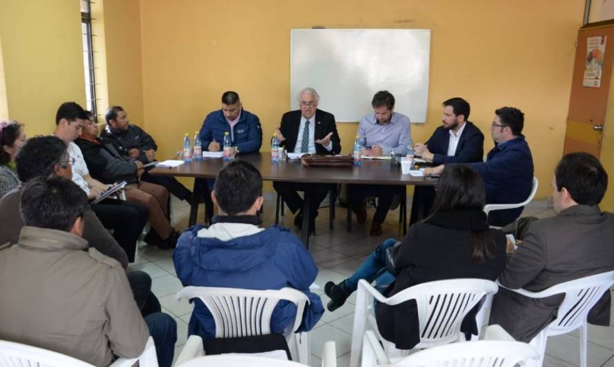 Pescadores de Calbuco  y autoridades buscan soluciones a los problemas que afectan al sector 