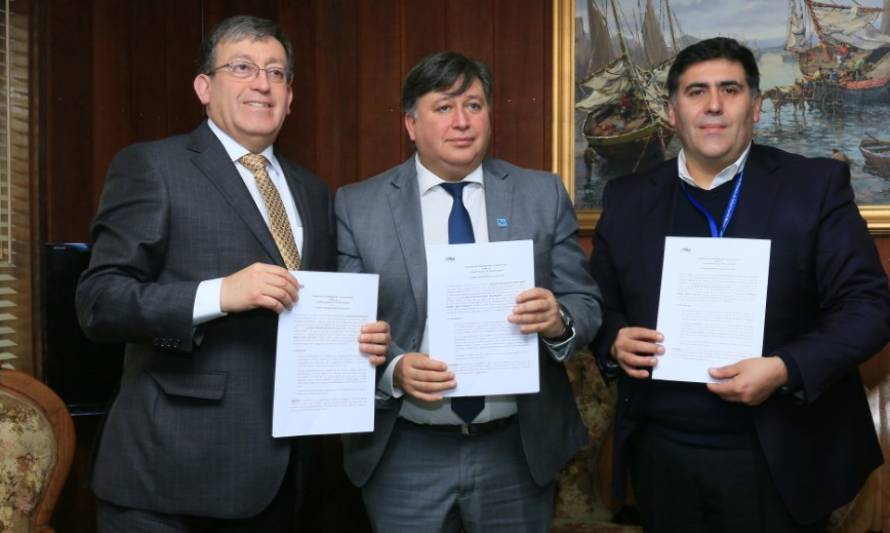 Puerto Montt y Quellón firman convenio de colaboración en Salud Municipal