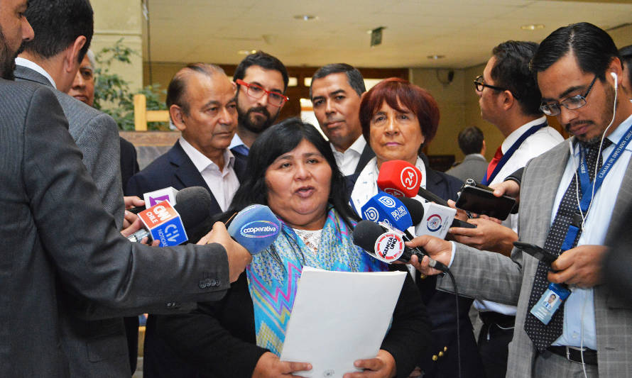 Diputada Emilia Nuyado llama a tomar medidas por vertedero clandestino que afecta comunidades indígenas en Chonchi