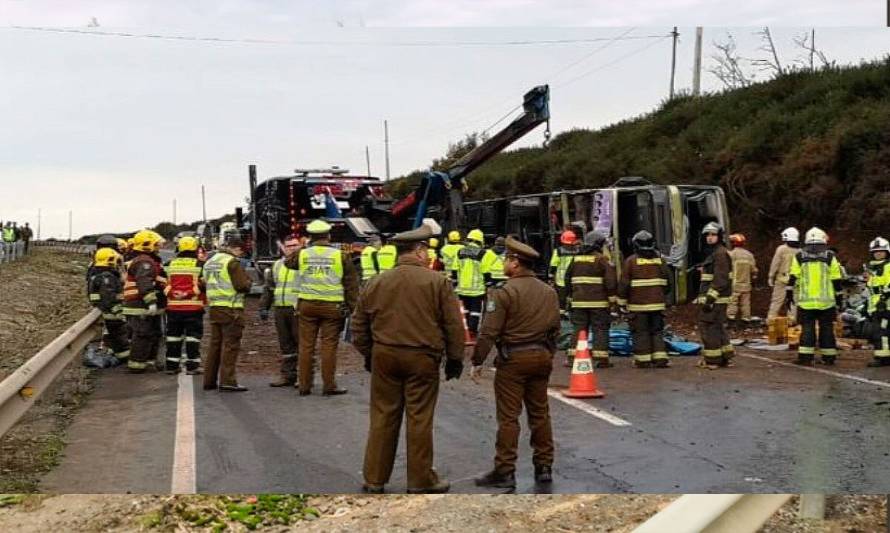 Bus que se dirigía a Puerto Montt volcó en la Araucanía: 6 víctimas fatales