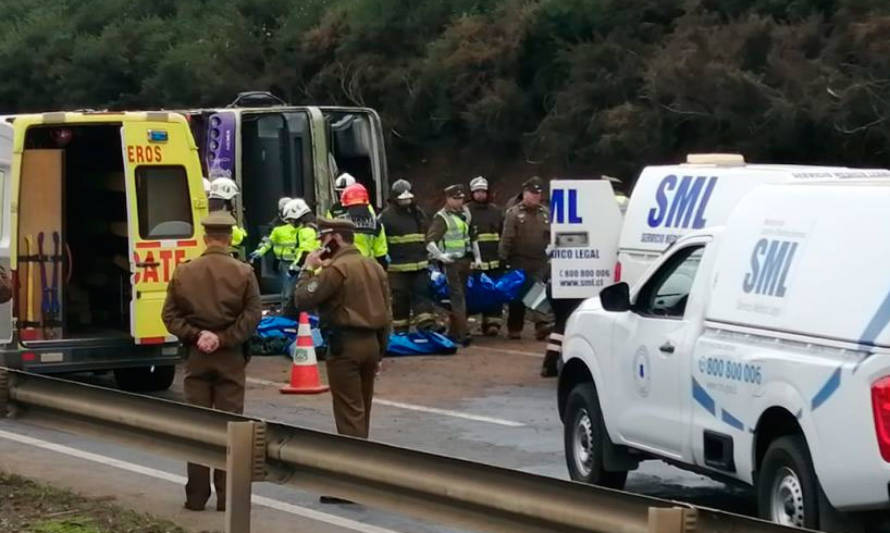 Confirman identidad de 2 de las 6 víctimas de accidente de bus que viajaba a Puerto Montt