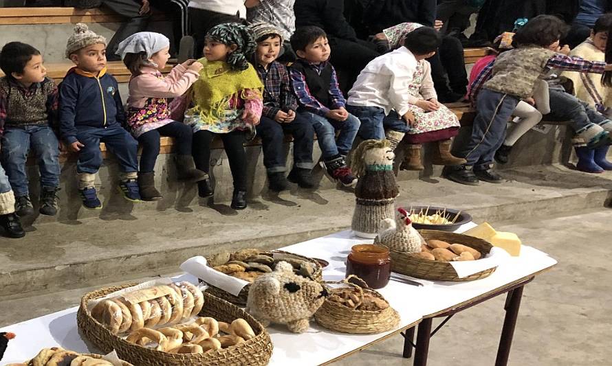 Niños y adultos disfrutaron de la Feria de las Raíces 