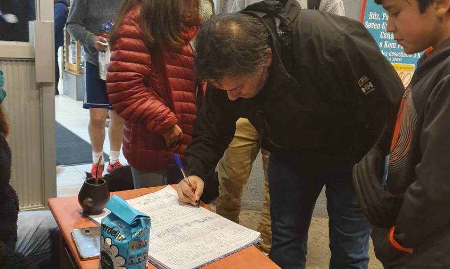 Vecinos de Calbuco recolectan firmas para la recuperación del Teatro La Bomba