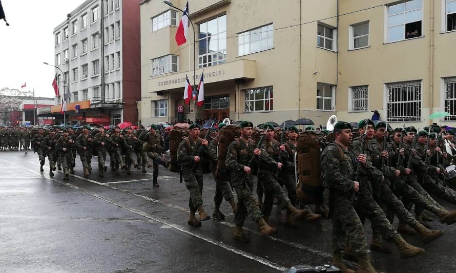 Más de 350 uniformados dieron vida al desfile de Fiestas Patrias en Osorno