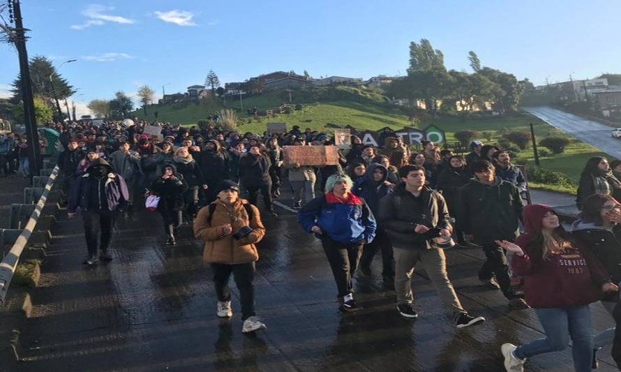 Cacerolazos y marchas marcaron la jornada en las principales ciudades de la región de Los Lagos