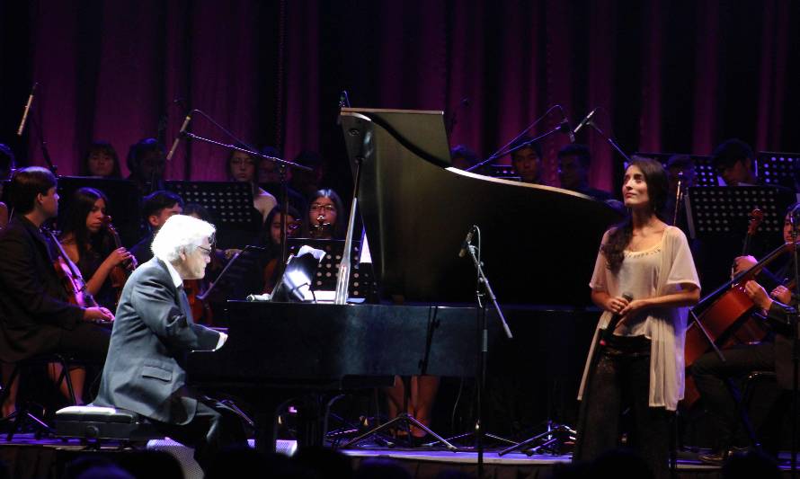Más de mil mujeres acompañaron a pianista Roberto Bravo en emotiva jornada de conmemoración 