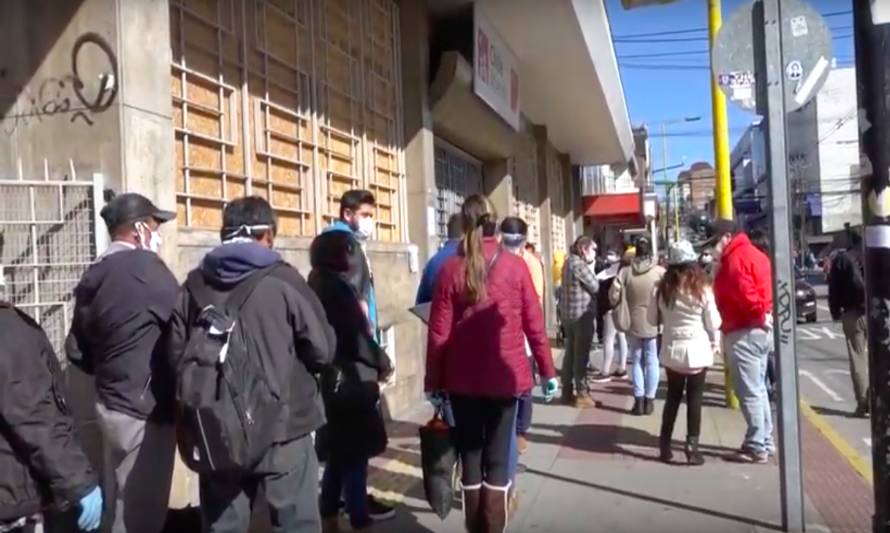 Largas filas marcaron el primer lunes de Abril en Puerto Montt