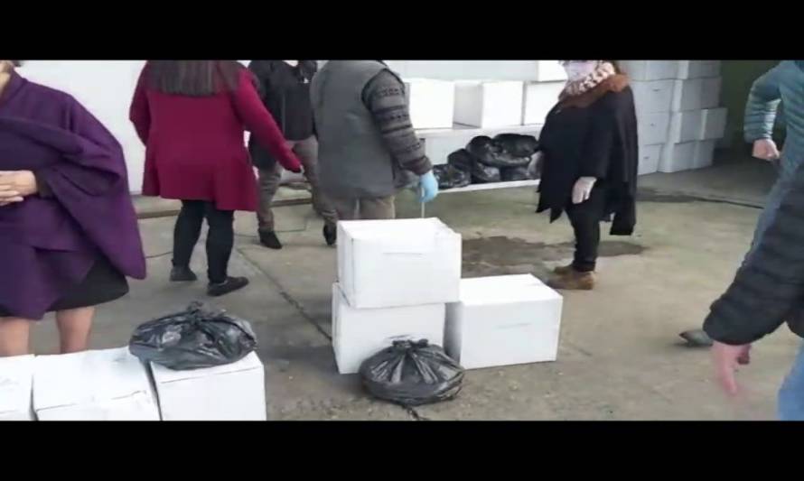 Empresa  y pescadores donan cajas de alimentos a adultos mayores