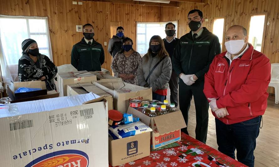 Gendarmes y reos donan alimentos a familias de Ancud
