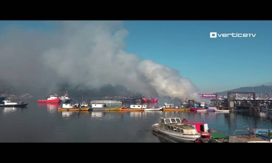 Incendio destruyó embarcación en caleta Anahuac