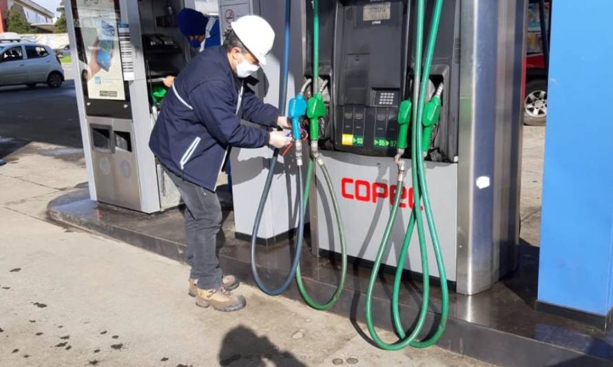 Clausuran surtidores en servicentro valdiviano tras denuncia por presencia de agua en el combustible