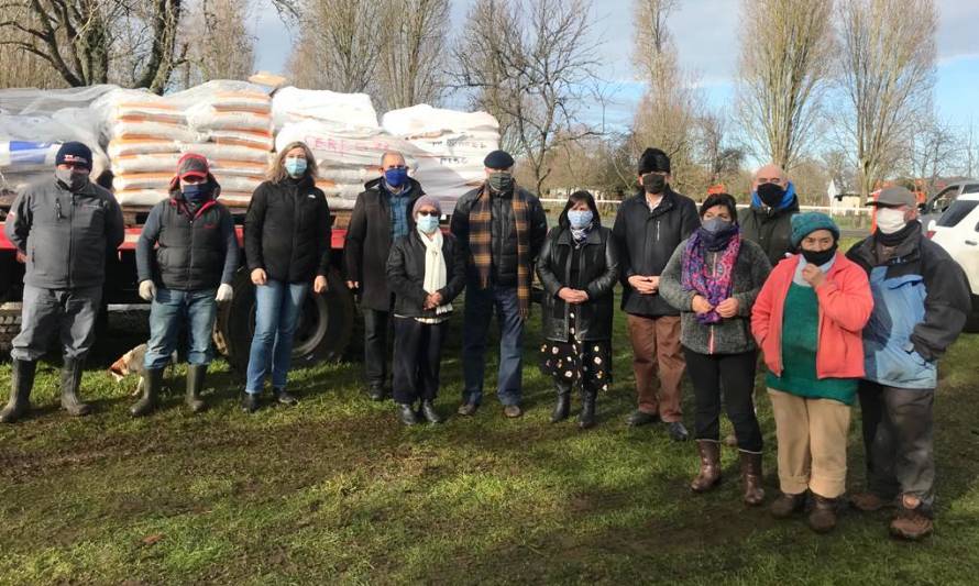 Entregan alimento para animales en sectores rurales de Osorno