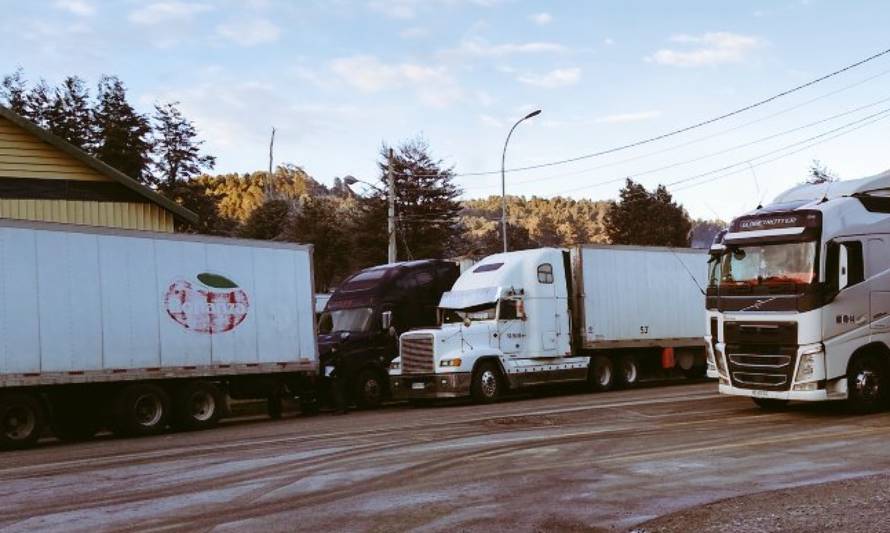 Socavón en la ruta obliga a cerrar paso Cardenal Samoré 