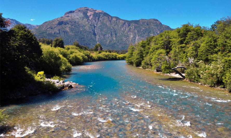 Carabineros rescataron a niña que cayó al río Espolón en Futaleufú