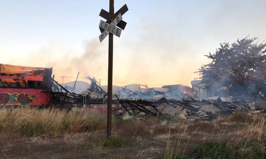 Incendio consumió Bodegón Cultural y Juzgado de Policía Local de Purranque