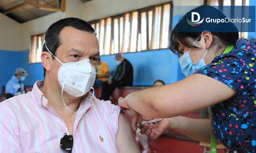 Funcionarios de Hospital de Ancud recibieron segunda dosis de vacuna