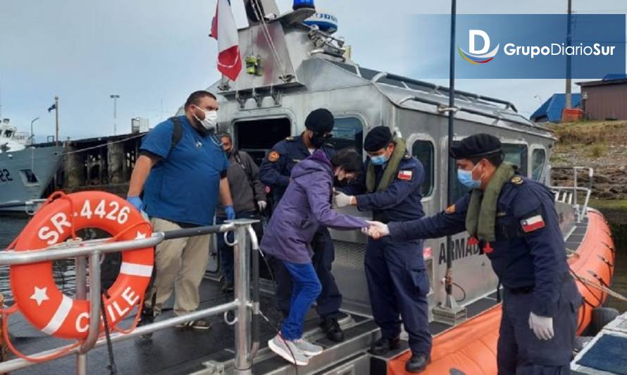 Armada apoyó evacuación médica de urgencia desde Isla Quehui a Castro