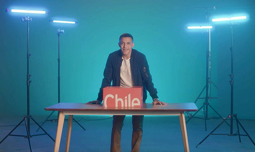 Alexis Sánchez protagoniza campaña para promocionar el salmón chileno y otros productos nacionales en el extranjero