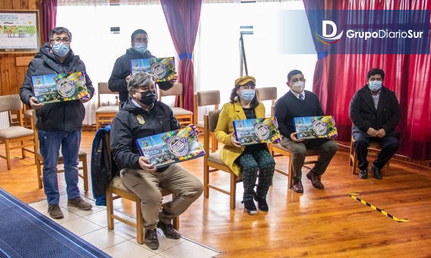 Entregan juego didáctico a escuelas básicas de Quellón