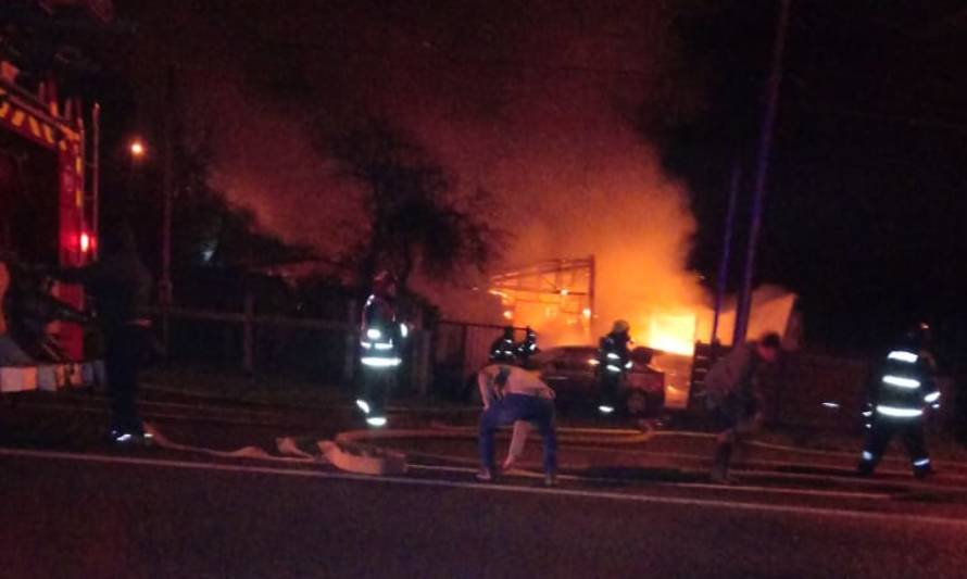 Frutillar: Una mujer murió en incendio y tres personas resultaron con lesiones