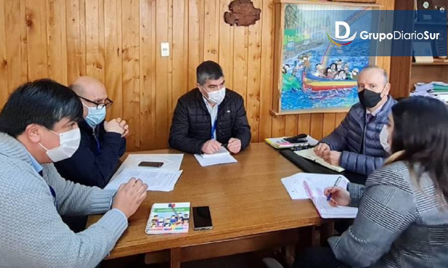 Director del Servicio de Salud de Chiloé y alcalde de Quemchi sostuvieron reunión