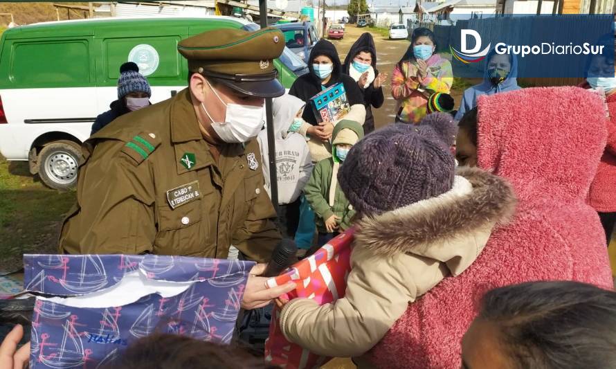 Día del niño: Carabineros festejó en Campamento Esperanza Viva de Ovejería Alto