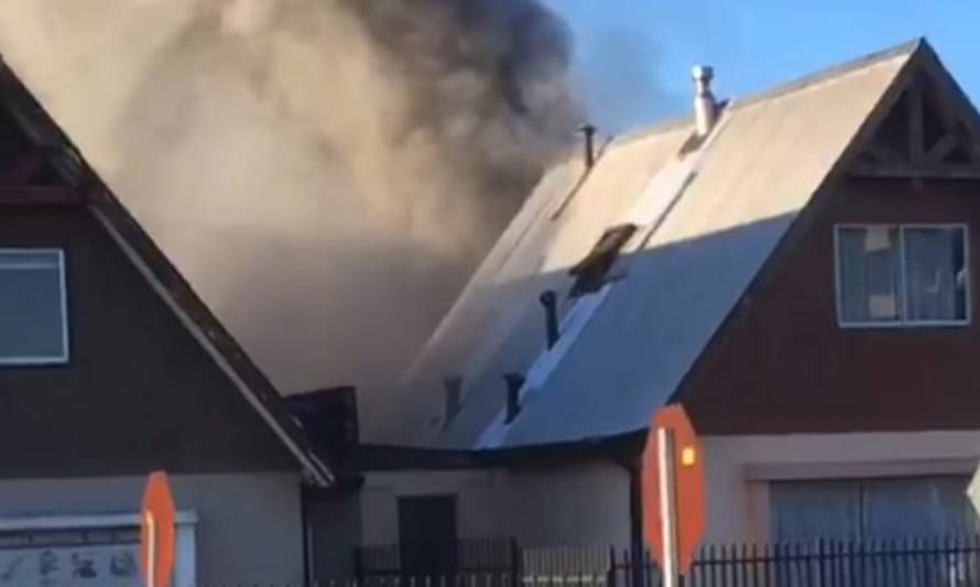 Incendio afectó casa habitación en Jardín Austral