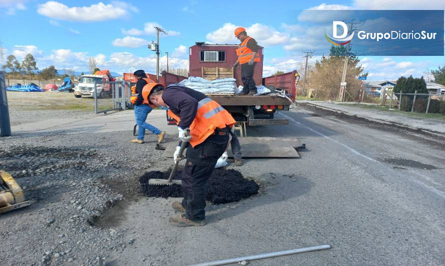 Dirección de Vialidad trabaja en el bacheo asfáltico en tramo La Vara -Senda Sur