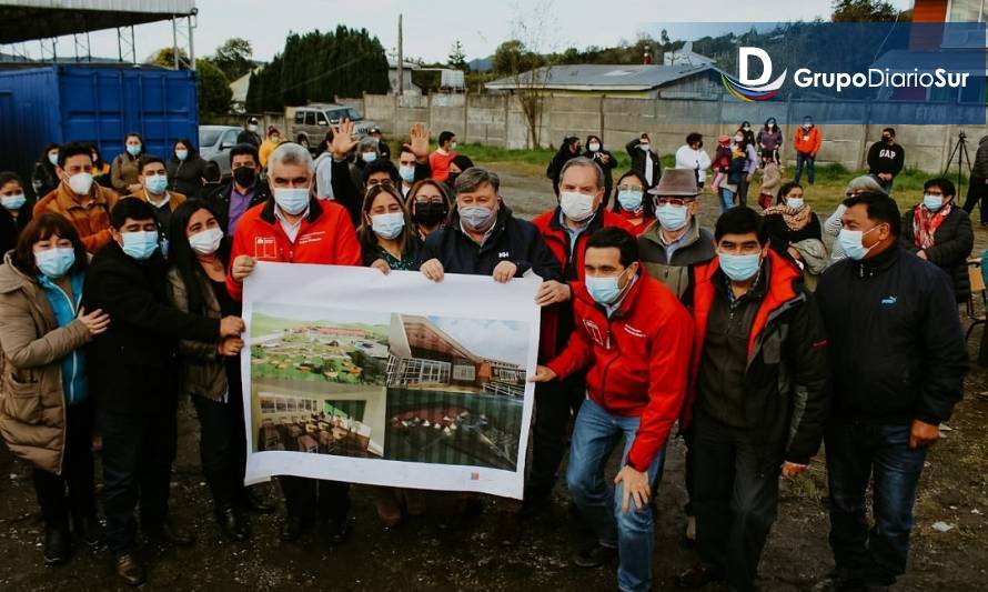 Quellón: Entregan terreno para construcción de la nueva escuela de Compu