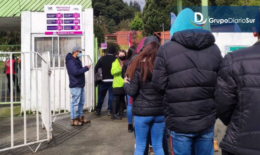 Largas filas en Fiesta de la Chilenidad del  Parque La Paloma 