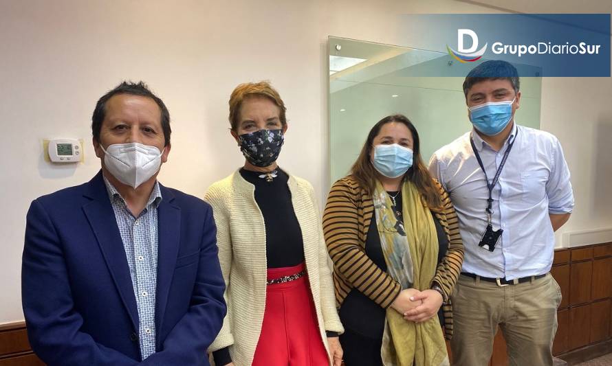 Alcaldes de Quinchao y Curaco de Vélez se reunieron con ministra de transportes