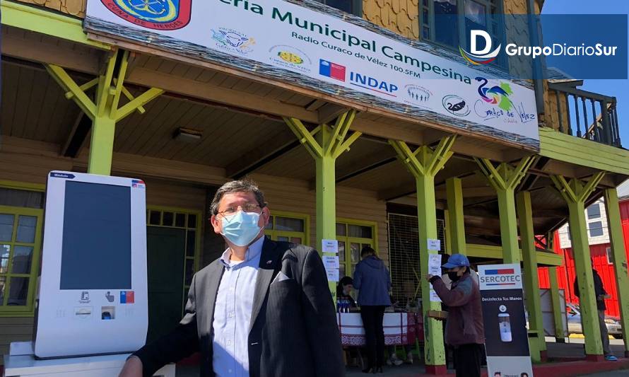 Municipios de Chiloé contarán con totem itinerante de Red de Protección