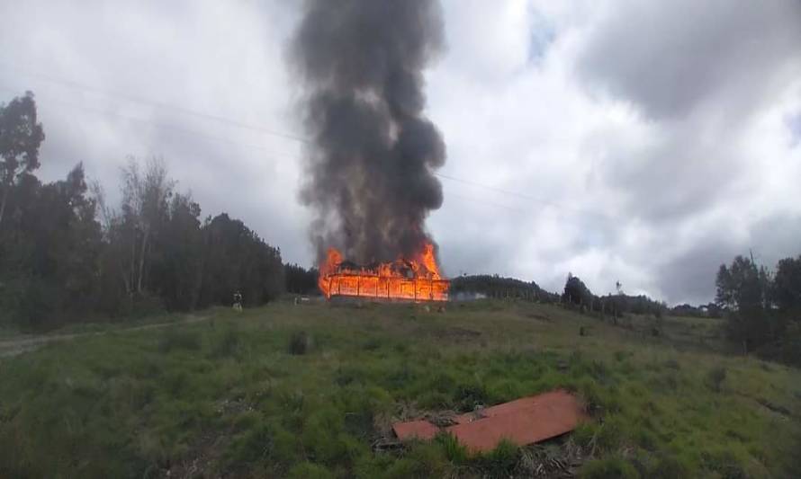 Incendio destruyó casa habitación de más de 300 metros cuadrados 