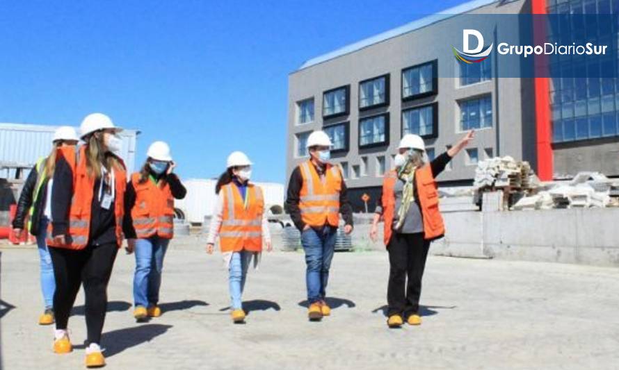 Funcionarios de hospital de Ancud visitaron obras del nuevo recinto