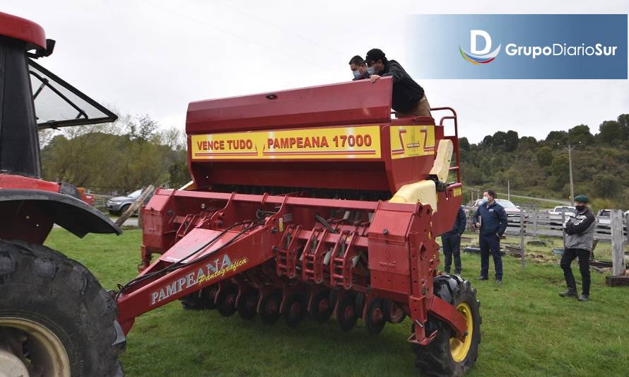 Agricultores de Palena adquirieron maquinaria regeneradora de praderas