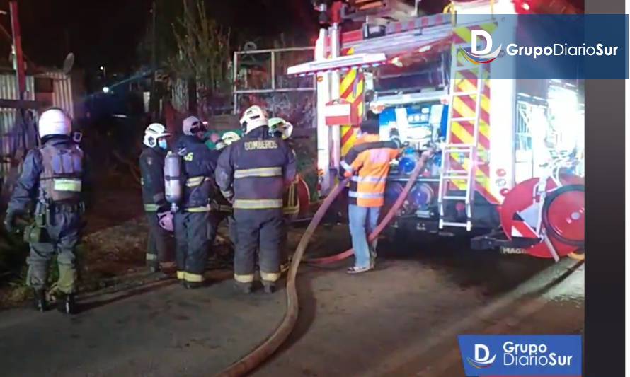 Incendio en Osorno dejó dos familias damnificadas y un lesionado