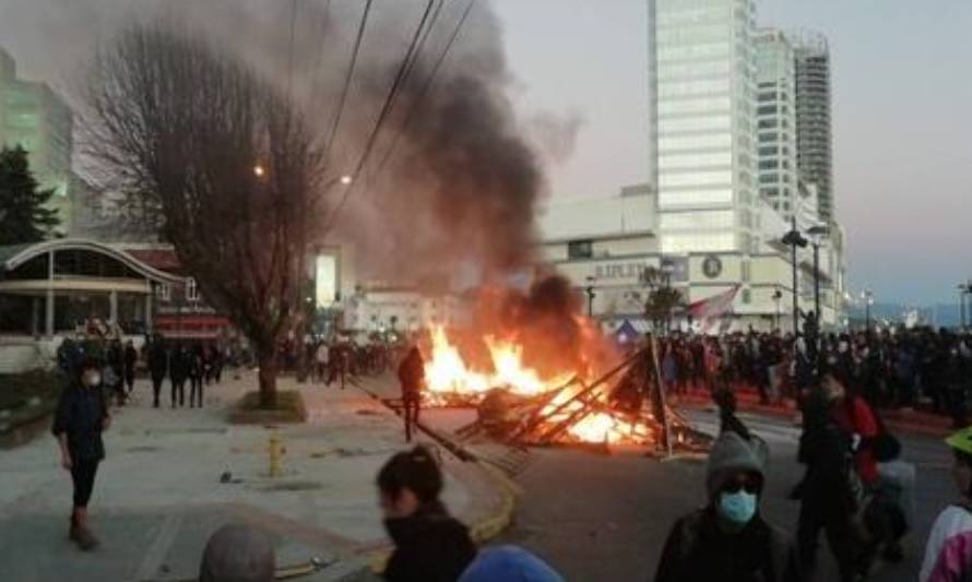 18-O: Seis carabineros lesionados y cuatro detenidos tras manifestaciones