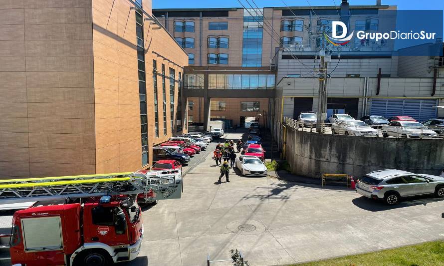 Hombre subió a cornisa del 6° piso en Hospital de Puerto Montt 