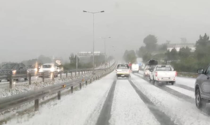 Intensa granizada sorprende a automovilistas en la ruta 5