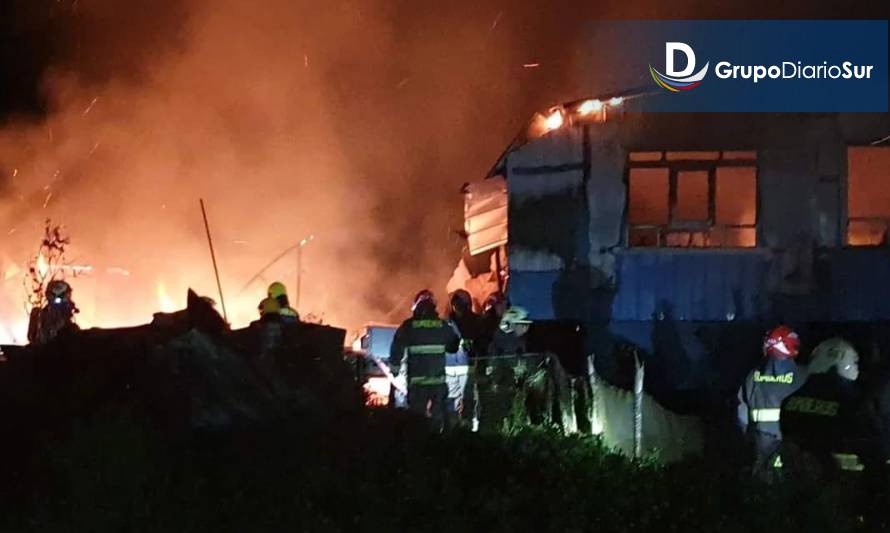 Incendio: Cinco personas damnificadas y dos viviendas destruidas