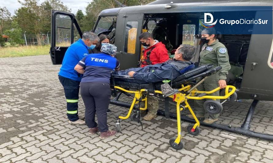 FACH evacuó de emergencia a adulto mayor