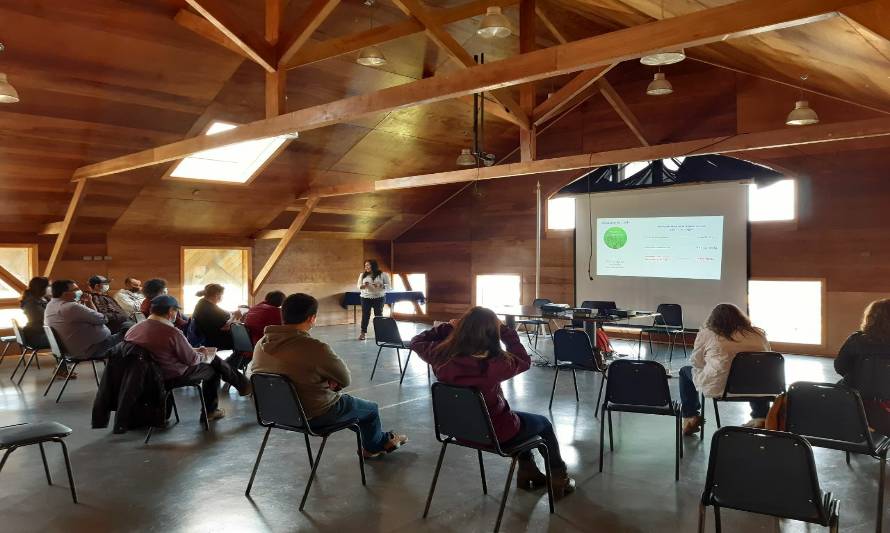 Minagri capacita a operadores de Chiloé y Llanquihue en fertilización de praderas y estrategias para enfrentar el cambio climático