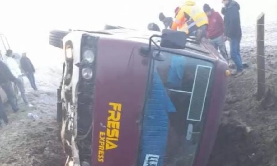 Accidente de dos buses dejó casi una veintena de personas lesionadas en la ruta a Fresia. 