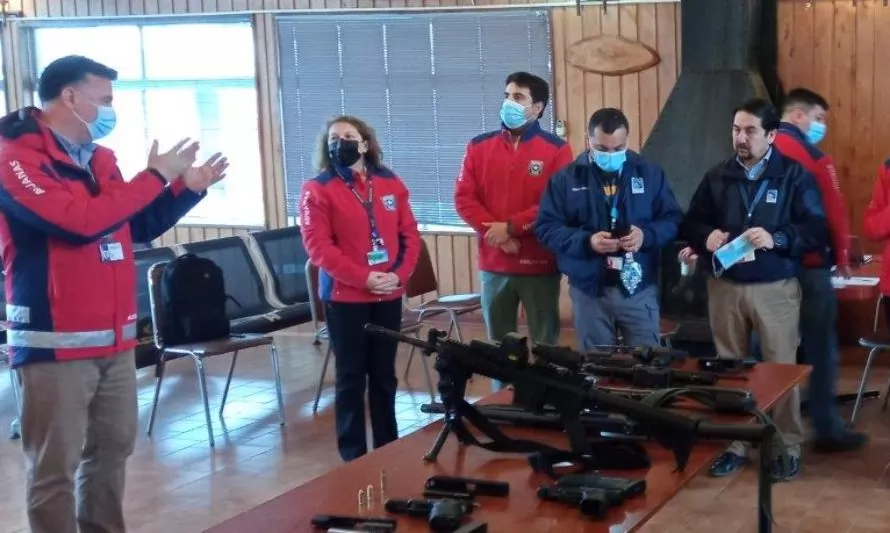 Detección y manipulación segura de armas y municiones: Carabineros capacita a funcionarios de Aduanas