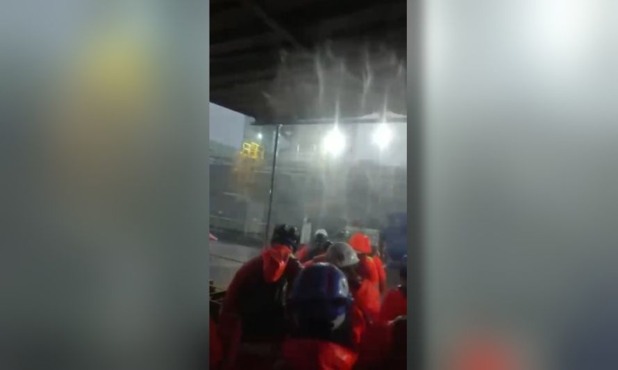 Denuncian que trabajadores del Puente de Chacao no cesaron sus labores pese a sistema frontal