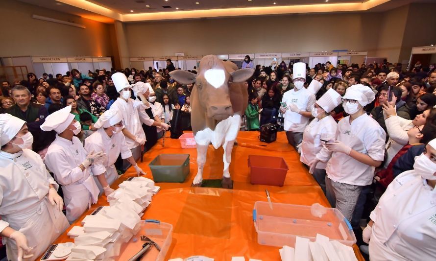 Con gran asistencia de público, finalizó festival “La vaca de chocolate más grande del mundo”