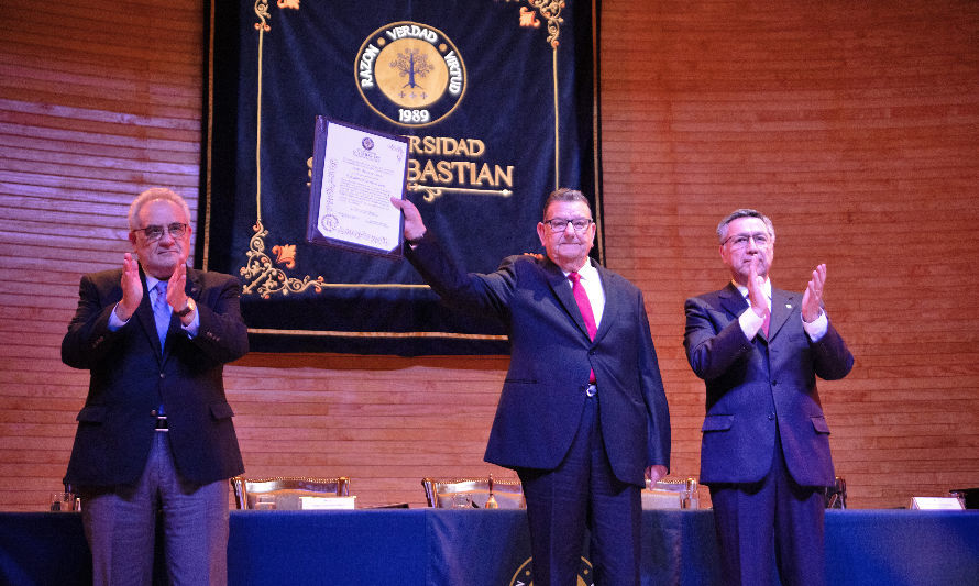 USS concede grado de Doctor Honoris Causa a Rabindranath Quinteros