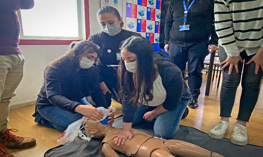 Médicos mexicanos capacitan a equipo del Hospital de Quellón 